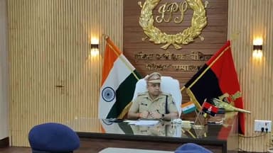 बेतिया: बेतिया पुलिस का विशेष अभियान, 11 अभियुक्त गिरफ्तार