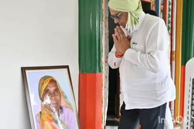 चितरंगी: राज्य मंत्री राधा सिंह के स्वर्गीय दादी सास को श्रद्धांजलि देने सीधी-सिंगरौली सांसद डा. राजेश मिश्रा पहुंचे