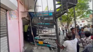 रामगंजमण्डी: मोड़क में चलते टैंकर में चालक को हुआ हृदयघात, अनियंत्रित टैंकर डीजे की दुकान में घुसा, अस्पताल में चालक की हुई मौत