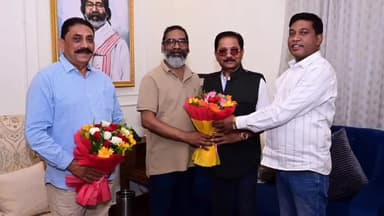 लोहरदगा: रांची में सीएम आवास पर पूर्व सांसद धीरज प्रसाद साहू ने सीएम हेमंत सोरेन से मुलाकात की, राज्य के विकास पर चर्चा हुई