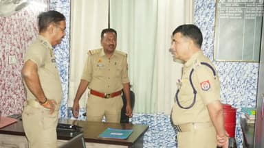 रामपुर: शनिवार को पुलिस अधीक्षक ने कन्ट्रोल रूम का आकस्मिक निरीक्षण किया