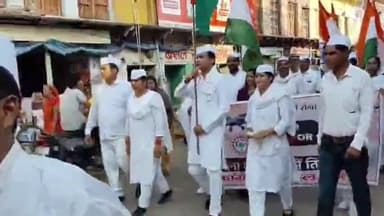 धौलपुर: कांग्रेस सेवादल ने शहर में तिरंगा यात्रा निकालकर भारतीय सेना को किया सलाम