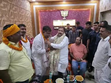 उदवंत नगर: जीरो माइल स्थित भाजपा नेता राम दिनेश यादव के निजी कार्यालय पर भाजपा के प्रदेश अध्यक्ष दिलीप जायसवाल पहुंचे