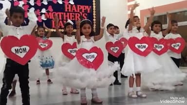 मिर्ज़ापुर: मदर्स डे पर विभिन्न विद्यालयों में बच्चों ने मां को समर्पित गीत व नृत्य प्रस्तुत किए, माताओं ने भी भाग लिया