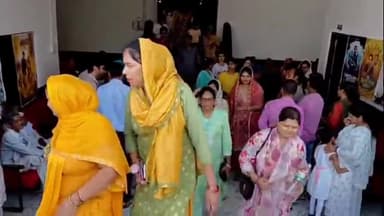 अमरोहा: अमरोहा नगर पालिका अध्यक्ष ने भारी विरोध के बाद तमाम लोगों के साथ मिलकर फूले मूवी देखी