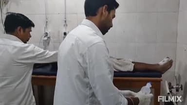 मुरैना नगर: खनेता गांव में ट्रॉली में मिट्टी भरते समय डेला गिरने से व्यक्ति गंभीर रूप से घायल, ग्वालियर रेफर