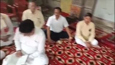 विश्व हिंदू महासंघ बागपत ने सीमा पर जवानों की रक्षा के लिए उनके परिजनों को बांधा रक्षा सूत्र
संदीप दहिया