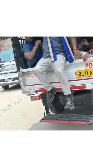 थाना प्रभारी, अमन विहार ने आश्वासन दिया कि क्षेत्र में कोई भी अवैध गतिविधि नहीं होने दी जाएगी। हमने भी संकल्प लिया कि किसी गैरकानूनी कार्य को बर्दाश्त नहीं किया जाएगा व समाज में शांति हेतु प्रशासन का सहयोग करेंगे। #AmanVihar #DelhiPolice