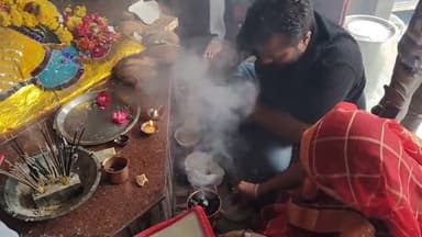 मंदसौर: मंदसौर में भैरू पूर्णिमा पर घंटाघर स्थित भैरू मंदिर में भक्तों की उमड़ी भीड़