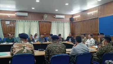 चम्पावत: जनपद में समन्वित सुरक्षा व्यवस्था के लिए जिलाधिकारी ने सुरक्षा एजेंसियों संग की विशेष बैठक