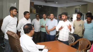 बेतिया: प्रखंड में बीजेपी सांसद संजय जायसवाल के आवास पर जनता दरबार का हुआ आयोजन