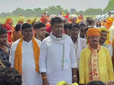 उदवंत नगर: चौराई में आयोजित लक्ष्मी नारायण महायज्ञ में मंडप परिक्रमा के लिए बड़ी संख्या में श्रद्धालु पहुंच रहे हैं