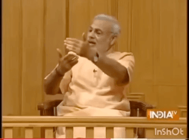 पुराने वाले मोदी जी नये वाले मोदी जी की बहुत बेज्जती कर रहे है।