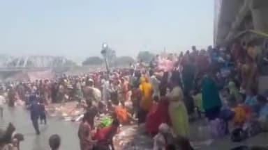 बदायूं: कछला गंगा में बुद्ध पूर्णिमा पर लाखों श्रद्धालुओं ने लगाई आस्था की डुबकी, किया दान-पुण्य