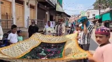 बाबई: माखन नगर में मनाया गया हजरत कादर बाबा का 41वां उर्स मुबारक, मुस्लिम समुदाय ने निकाली चादर शरीफ