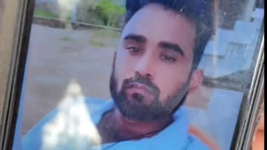 झांसी: रामनगर में अज्ञात कारणों से युवक ने लगाई फांसी, झांसी में हुआ पोस्टमार्टम