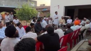 रामपुर: कस्बा मिलक में कांग्रेस पार्टी के जिलाध्यक्ष ने जनप्रतिनिधियों संग बैठक कर संगठन को मजबूत करने की दी सलाह