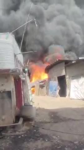 कानपुर: कलेक्टरगंज में थोक गल्ला मंडी के पास लगी भीषण आग, राहत और बचाव कार्य जारी