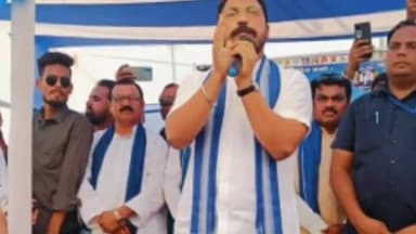 डंडारी: सुघरण ग्राम में सांसद चंद्रशेखर आजाद ने डॉ. भीमराव अंबेडकर की प्रतिमा का किया अनावरण