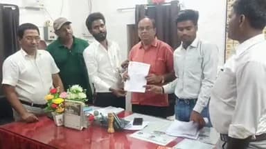 विभूतिपुर: विभूतिपुर के डिग्री कॉलेज डीबीकेएन नरहन में विषयों की कटौती के विरोध में SFI ने प्रदर्शन किया, ज्ञापन सौंपा