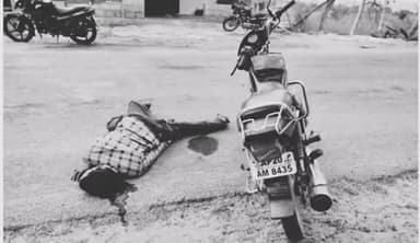 కరకగూడెం: ద్విచక్ర వాహనంపై వెళ్తున్న వ్యక్తికి రోడ్డు ప్రమాదం