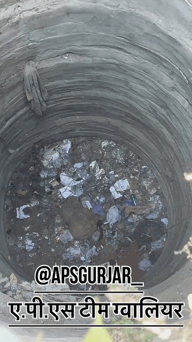 100 फीट गहरे कुएं में डला रहा सब पार्षद की गलती हे इसमें 🙏🏻Respect Girls help poor help animals #apsgurjar #dogslife #dog #gwalior #new