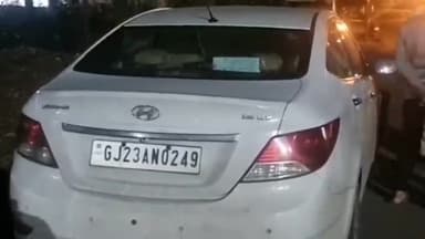 मंदसौर: मंदसौर के महाराणा प्रताप चौराहे पर खड़ी कार को दूसरी कार ने पीछे से टक्कर मारी, दोनों कारें क्षतिग्रस्त