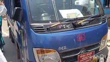 भभुआ: भभुआ कचहरी पथ पर हिंदुस्तान बूट हाउस के पास पुलिस ने मैजिक वाहन को ज़ब्त कर वापस ले गई