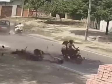 हसनपुर: हसनपुर के गांव मंगरौली के पास ईको की टक्कर से घायल बाइक सवार युवक ने उपचार के दौरान तोड़ा दम, घटना कैमरे में कैद