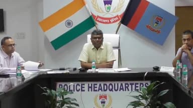 कांके: पुलिस मुख्यालय में आईजी अभियान की अध्यक्षता में वीसी के जरिए PSU से संबंधित दर्ज कांडो को लेकर हुई समीक्षा बैठक