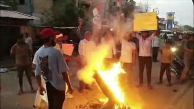 ज्ञानपुर: विजय शाह के बयान पर कांग्रेस ने किया विरोध, गोपीगंज में पुतला दहन