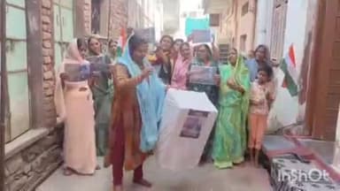 श्योपुर: महिला कांग्रेस ने मंत्री विजय शाह का पुतला फूंका, जमकर नारेबाजी की