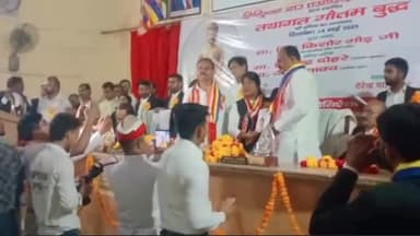 इटावा बार एसोसिएशन में भगवान बुद्ध प्रतिमा अनावरण कार्यक्रम  में बड़े भाई सांसद देवेश शाक्य जी।
#etawa #मिशन2027 #viral