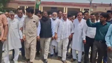 अमरोहा: कर्नल शौफिया कुरैशी पर विवादित टिप्पणी करने वाले नेता के खिलाफ अमरोहा में हुआ प्रदर्शन