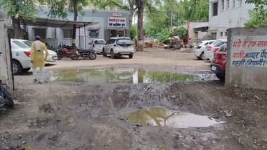 मंदसौर: जिला अस्पताल परिसर हिमो डायलिसिस यूनिट केंद्र व अन्य परिसर में जल भराव हो रहे लोग परेशान#jansamasay