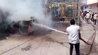 हसनपुर: हसनपुर अंबेडकर पार्क के पास रखे जनरेटर में लगी आग, मची अफरा-तफरी