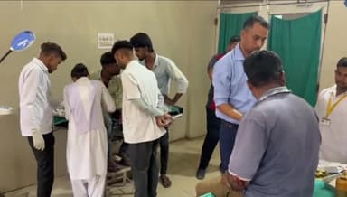 बांसवाड़ा: उदयपुर रोड स्थित मॉल में काम करते समय कांच ब्लास्ट से दो मजदूरों को हाथ पर लगी चोट, एमजी अस्पताल में उपचार