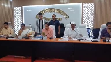 बेतिया: बेतिया में जिला विकास समन्वय एवं निगरानी समिति (दिशा) की बैठक हुई संपन्न