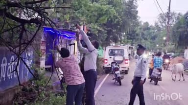 जगदलपुर: शहर के धरमपुरा मार्ग में पेड़ गिरने से नेगी गुड़ा कुड़का नार मार्ग हुआ बाधित, यातायात पुलिस ने यातायात किया बहाल