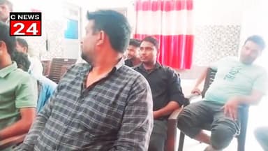 गजरौला : गजरौला में उत्तर प्रदेश ग्रामीण बैंक के अधिकारियों ने बताया जनता को