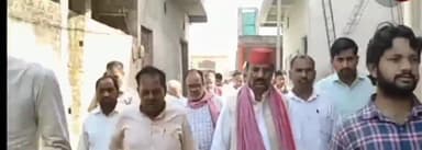 मैनपुरी। सपा प्रदेश अध्यक्ष पहुंचे मैनपुरी बीजेपी प्रशासन निशानाआतंकी हमला सीज फायर होना साजिश....
जिला संवाददाता हरिओम