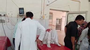 बदायूं: दातागंज चुंगी के पास ट्रक की टक्कर से साइकिल सवार छात्रा गंभीर घायल, इलाज के लिए जिला अस्पताल में भर्ती