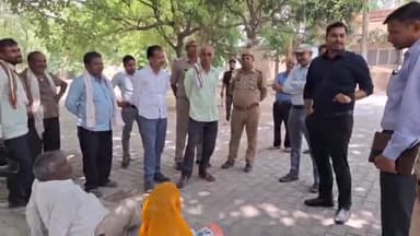 कन्नौज: चंदियापुर निवासी व्यक्ति ने जमीन पर कब्जे के आरोप में डीएम दफ्तर के बाहर आमरण अनशन किया, सपा नेता समेत 4 पर आरोप