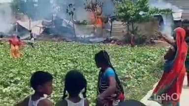 नरकटिया: नरकटिया:नरकटिया बाजार में रामबाबू साह के घर में लगी आग, तीन सगी बहनें झुलसी हुईं