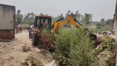 धनौरा: गजरौला नागलिया अड्डे पर नाले के विवाद में दो पक्ष आमने-सामने, सूचना पर पुलिस पहुंची