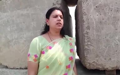 बरहज: बरहज में पीपा पुल निर्माण में देरी होने पर डीएम ने दिखाई सख्ती, 3 दिन में कार्य पूर्ण करने के दिए निर्देश