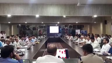 ज्ञानपुर: सरपतहां कलेक्ट्रेट सभागार में आईजीआरएस शिकायतों की समीक्षा बैठक हुई, बीडीओ को जारी किया नोटिस