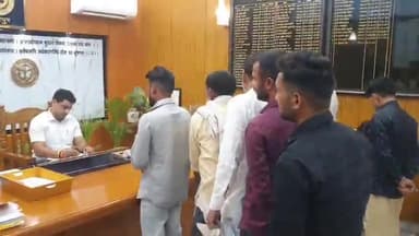 रामपुर: जिलाधिकारी जोगिंदर सिंह ने जनसुनवाई के दौरान 50 फरीदियों की फरियाद पर सुनवाई कर निस्तारण के निर्देश दिए