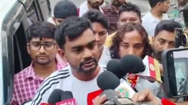 कांके: JPSC कार्यालय के बाहर अनशन कर रहे अभ्यर्थियों का विधायक जयराम महतो ने अनशन तुड़वाया