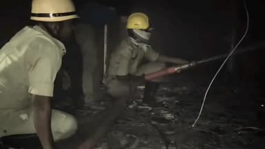 कांके: रांची के मेन रोड स्थित रोस्पा टावर के तीसरे माले में लगी आग, आग पर काबू पाया गया